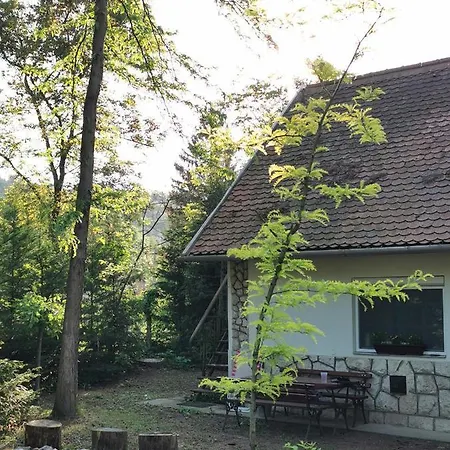 Irofeszek Vendeghaz Holiday home Zebegeny