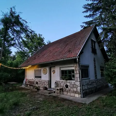 Holiday home Irofeszek Vendeghaz *
